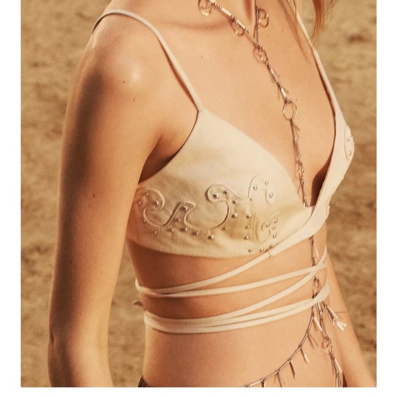 Summer 🌺 NWT ZARA LIMITED EDITION STUDDED TOP SIZE XL-XXL
🚨FIRM PRICE - Picture 3 of 12